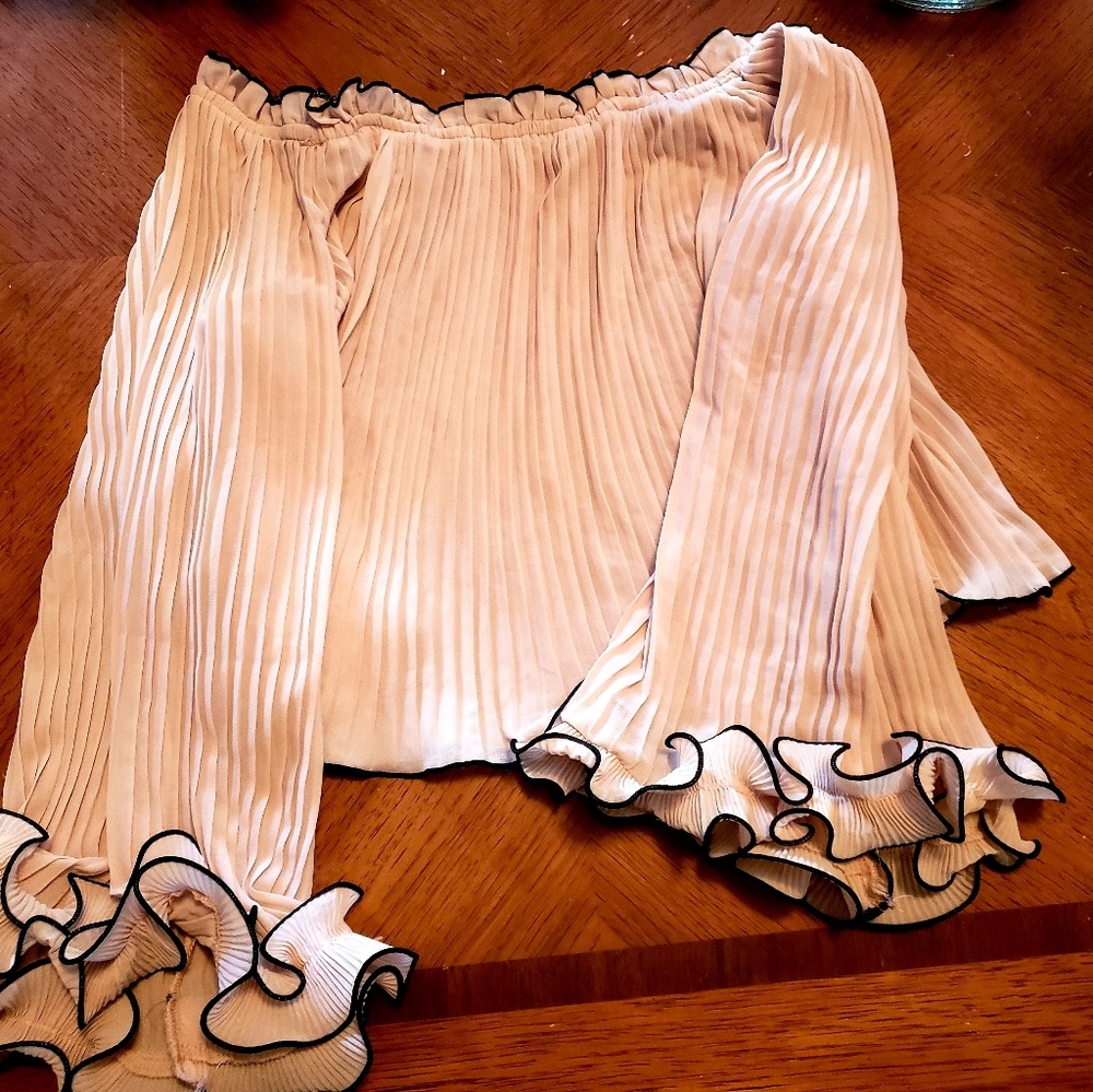 Super cute Forever 21 blouse